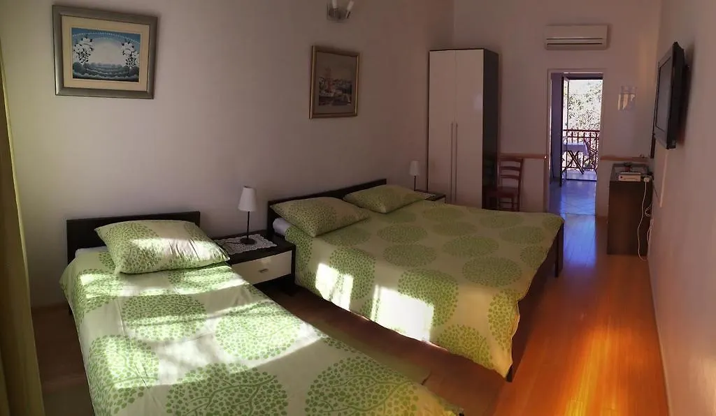 Apartments Ana Trogir 0*,