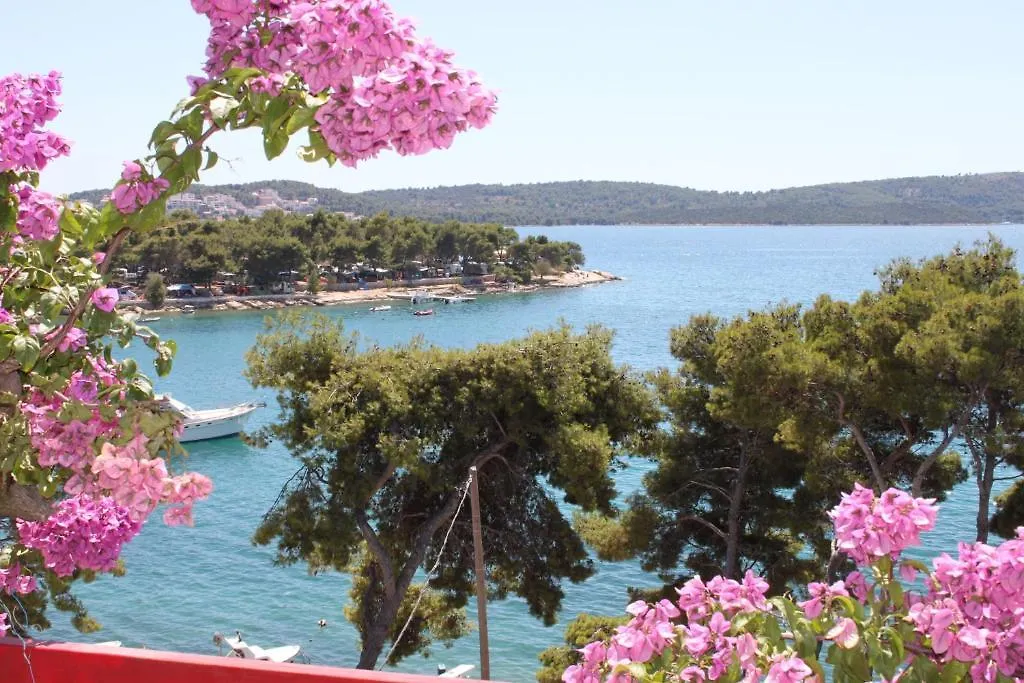 Apartments Ana Trogir 0*,